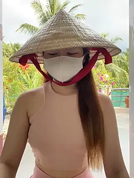 Snapshot of BabyThree_ chatting on October 27, 8:04 am BabyThree online show from October 27, 8:04 am