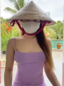 Snapshot of BabyThree_ chatting on November 3, 7:46 am BabyThree online show from November 3, 7:46 am