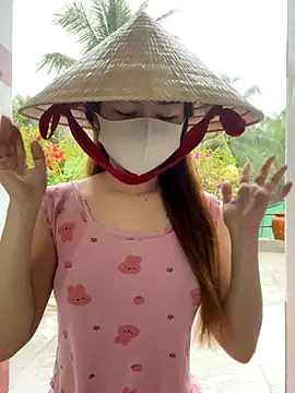 Snapshot of BabyThree_ chatting on November 1, 8:41 am BabyThree online show from November 1, 8:41 am