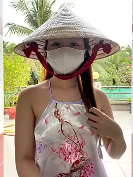 Snapshot of BabyThree_ chatting on November 26, 8:36 am BabyThree online show from November 26, 8:36 am