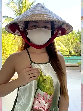 Snapshot of BabyThree_ chatting on November 29, 8:25 am BabyThree online show from November 29, 8:25 am