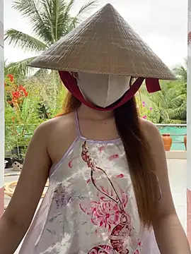 Snapshot of BabyThree_ chatting on November 5, 8:17 am BabyThree online show from November 5, 8:17 am