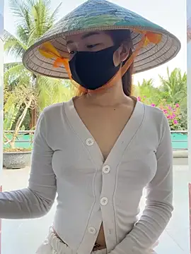 BabyThree  online show from March 3, 8:32 am