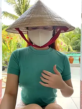 Snapshot of BabyThree_ chatting on November 14, 8:40 am BabyThree online show from November 14, 8:40 am