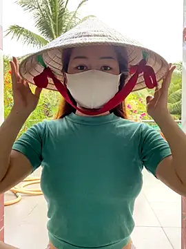 Snapshot of BabyThree_ chatting on October 31, 8:11 am BabyThree online show from October 31, 8:11 am