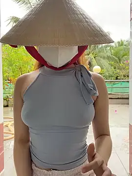 Snapshot of BabyThree_ chatting on November 17, 7:56 am BabyThree online show from November 17, 7:56 am