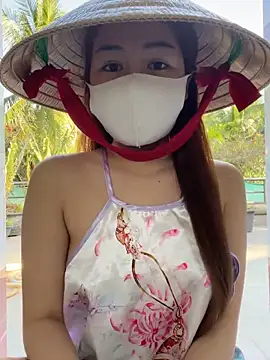 Snapshot of BabyThree_ chatting on December 15, 8:09 am BabyThree online show from December 15, 8:09 am