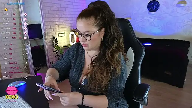 misskaassandraa online show from September 28, 9:49 am