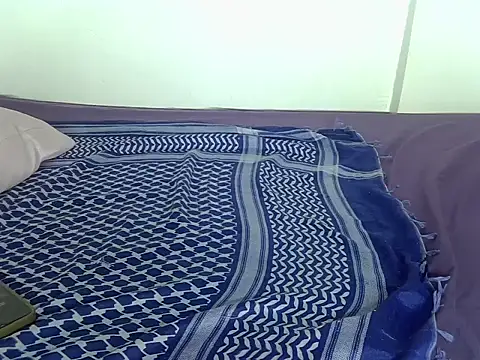 laetitia  online show from October 22, 12:37 pm