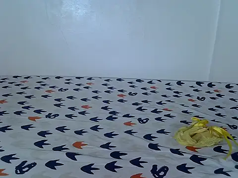 laetitia  online show from February 13, 9:26 pm