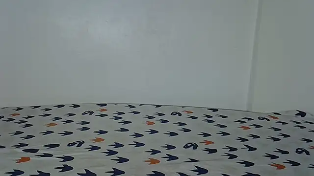 laetitia  online show from April 5, 9:21 pm