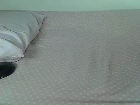 laetitia  online show from October 23, 2:27 pm