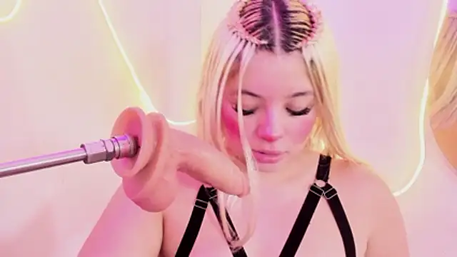 Snapshot of Kimberlin_Cam chatting on November 11, 3:12 am Kimberlin Cam online show from November 11, 3:12 am