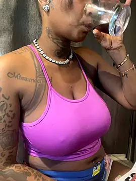 Snapshot of CUMQUEEN-XXX69 chatting on September 24, 9:43 pm CUMQUEEN-XXX69 online show from September 24, 9:43 pm