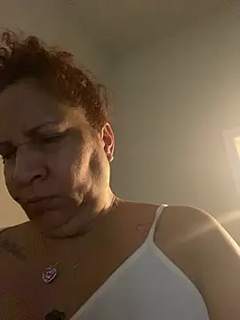 Snapshot of ladycreamypr2 chatting on May 26, 3:43 pm ladycreamypr2 online show from May 26, 3:43 pm
