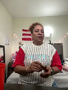 Snapshot of ladycreamypr2 chatting on April 28, 10:52 am ladycreamypr2 online show from April 28, 10:52 am