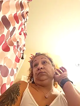 Snapshot of ladycreamypr2 chatting on May 5, 12:52 pm ladycreamypr2 online show from May 5, 12:52 pm
