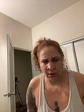 Snapshot of ladycreamypr2 chatting on February 25, 5:07 am ladycreamypr2 online show from February 25, 5:07 am