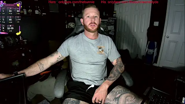 chillinthemosttt online show from October 20, 12:45 am