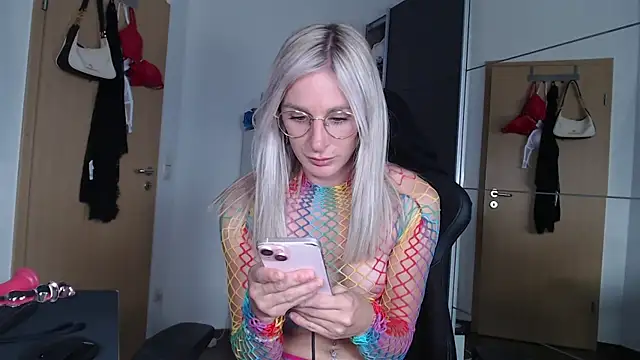 Liana Lou online show from September 13, 3:56 pm