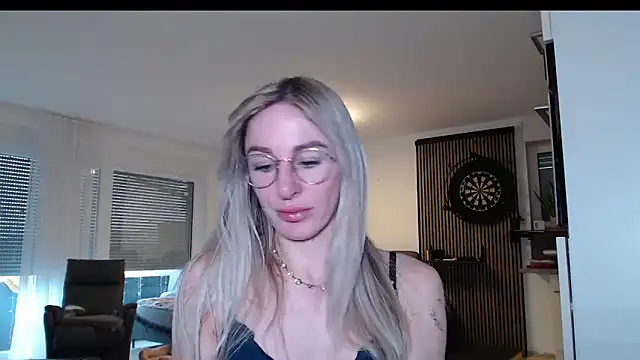 Liana Lou online show from March 8, 7:44 am