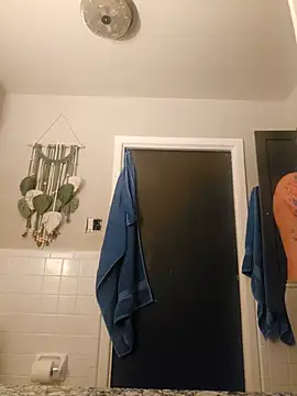 Snapshot of LongandEasy77 chatting on December 4, 6:12 am LongandEasy77 online show from December 4, 6:12 am