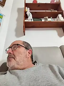 Snapshot of gillou1234 chatting on November 11, 6:03 pm gillou1234 online show from November 11, 6:03 pm