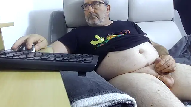 Snapshot of gillou1234 chatting on September 22, 10:38 pm gillou1234 online show from September 22, 10:38 pm