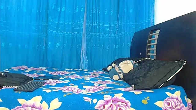 Snapshot of Hot_Sharks_ chatting on October 3, 11:01 am Hot Sharks  online show from October 3, 11:01 am