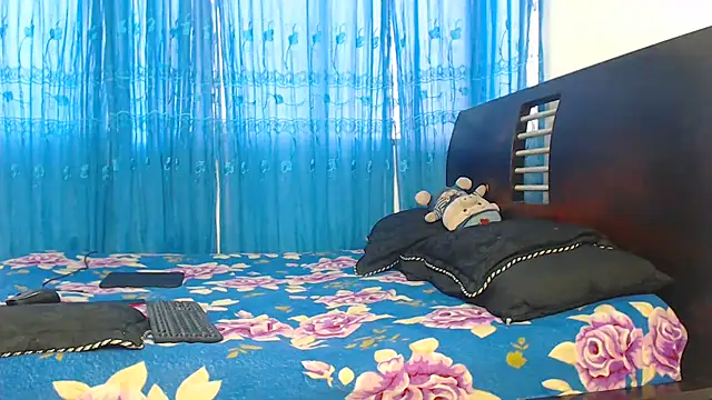 Snapshot of Hot_Sharks_ chatting on October 14, 11:22 am Hot Sharks  online show from October 14, 11:22 am