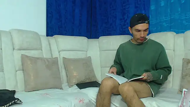 Hot Sharks  online show from February 4, 7:03 am