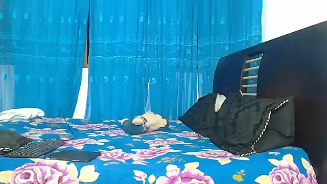 Snapshot of Hot_Sharks_ chatting on October 8, 10:28 am Hot Sharks  online show from October 8, 10:28 am