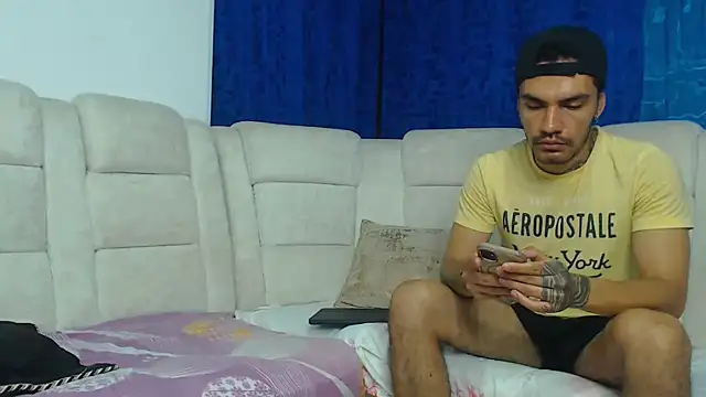 Hot Sharks  online show from March 3, 7:59 am