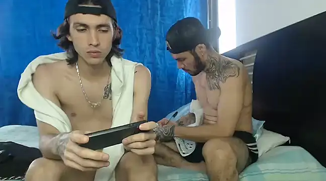 Snapshot of Hot_Sharks_ chatting on March 7, 12:34 pm Hot Sharks  online show from March 7, 12:34 pm