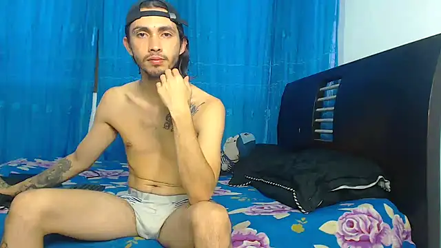 Snapshot of Hot_Sharks_ chatting on October 28, 10:47 am Hot Sharks  online show from October 28, 10:47 am