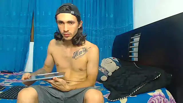 Snapshot of Hot_Sharks_ chatting on October 1, 1:00 am Hot Sharks  online show from October 1, 1:00 am