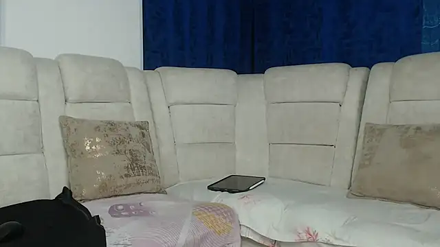 Hot Sharks  online show from April 9, 7:25 am