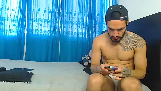 Snapshot of Hot_Sharks_ chatting on September 18, 11:46 am Hot Sharks  online show from September 18, 11:46 am