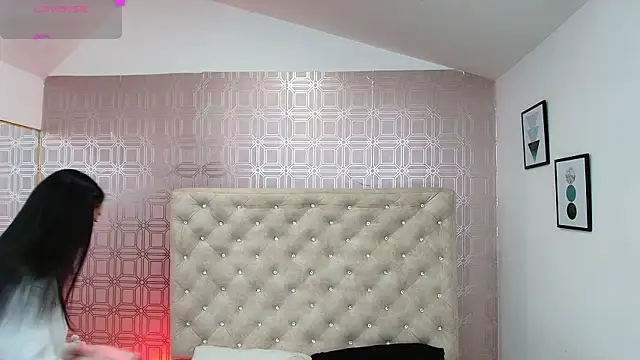 Sara Desire online show from March 6, 12:30 pm