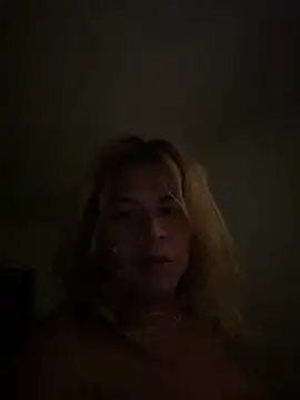Snapshot of allissonw13 chatting on May 4, 4:16 am allissonw13 online show from May 4, 4:16 am