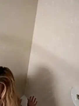 allissonw13 online show from April 14, 8:19 am