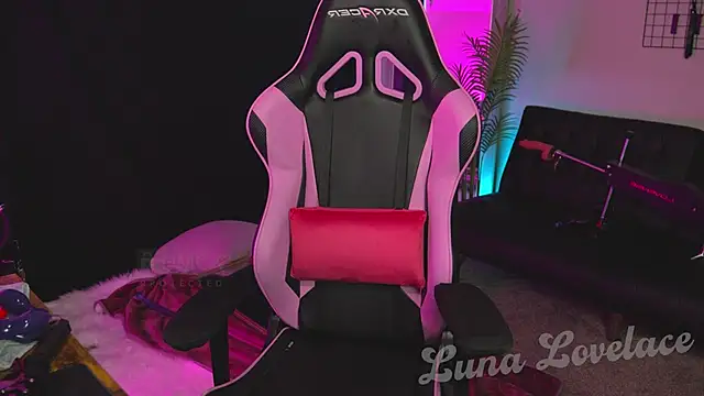 Snapshot of luna_love_lace chatting on February 15, 10:52 pm luna love lace online show from February 15, 10:52 pm