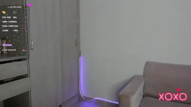 Snapshot of Lilacutte_ chatting on October 24, 12:31 am Lilacutte online show from October 24, 12:31 am