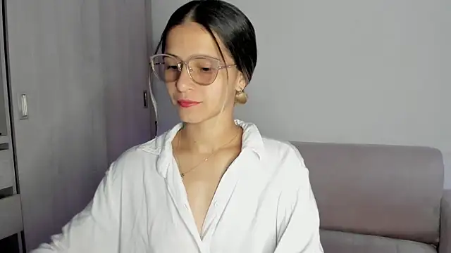 Snapshot of Lilacutte_ chatting on February 9, 7:26 am Lilacutte online show from February 9, 7:26 am
