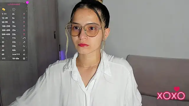 Snapshot of Lilacutte_ chatting on September 20, 7:35 am Lilacutte online show from September 20, 7:35 am