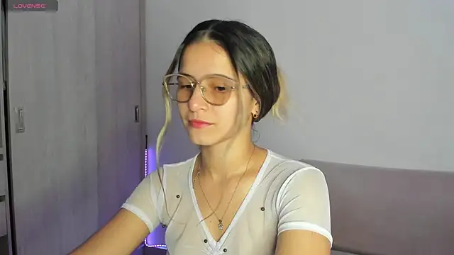 Snapshot of Lilacutte_ chatting on September 10, 7:18 am Lilacutte online show from September 10, 7:18 am
