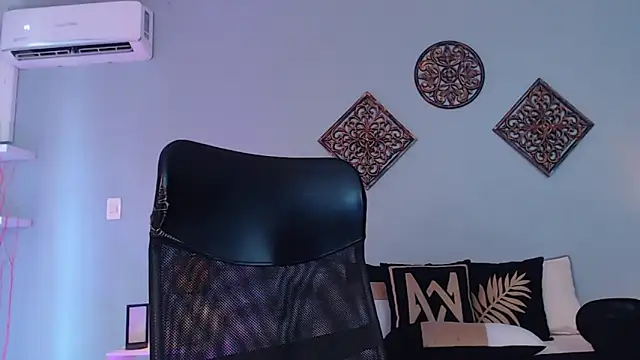 Snapshot of JeremyLowe chatting on January 22, 4:23 pm JeremyLowe online show from January 22, 4:23 pm