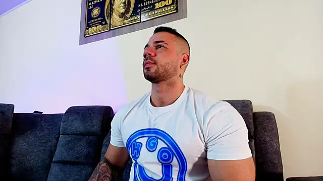 Snapshot of JeremyLowe chatting on October 20, 7:03 pm JeremyLowe online show from October 20, 7:03 pm