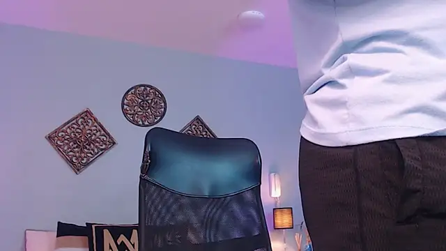 Snapshot of JeremyLowe chatting on January 21, 1:11 pm JeremyLowe online show from January 21, 1:11 pm