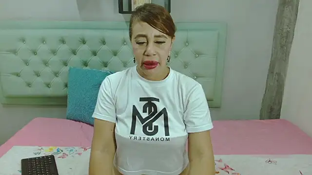 Snapshot of eva_doshi chatting on February 21, 10:26 pm eva doshi online show from February 21, 10:26 pm